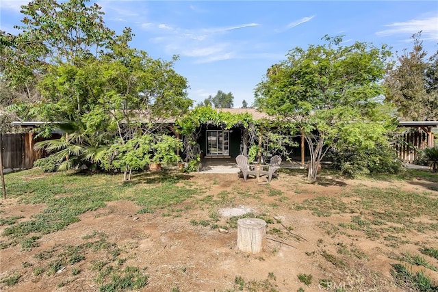 view of yard featuring fence