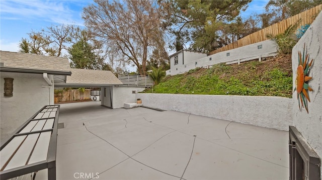 5092 Myrtle Ave, Riverside, CA 92506 - view of patio with fence
