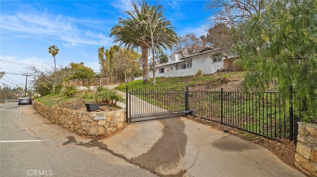 5092 Myrtle Ave, Riverside, CA 92506 - exterior space featuring fence and a gate