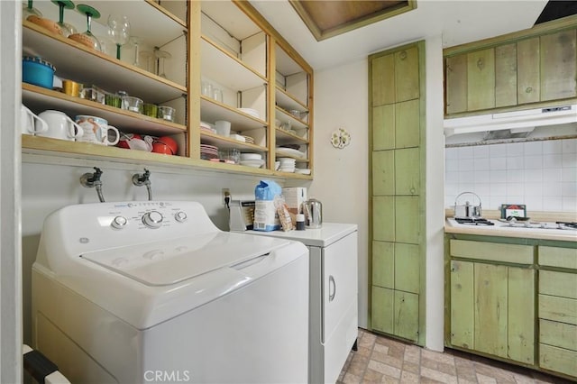 2218 Pacific Ave, Venice, CA 90291 - washroom with washing machine and dryer