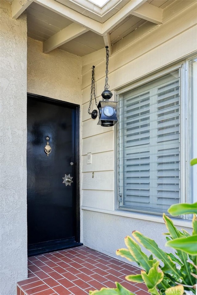 entrance to property with stucco siding
