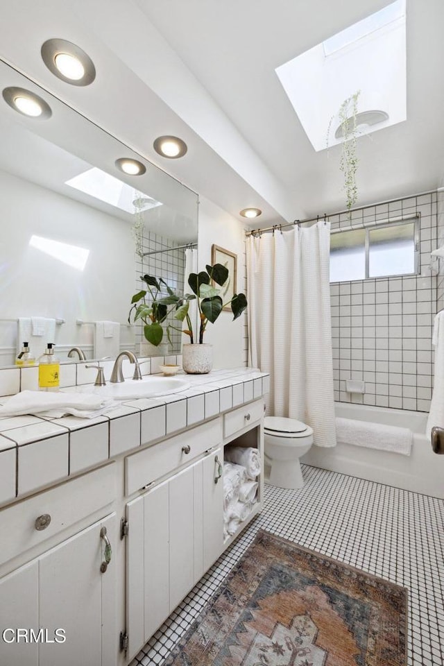 921 Topaz Ct, Ojai, CA 93023 - full bath featuring toilet, a skylight, tile patterned floors, and vanity