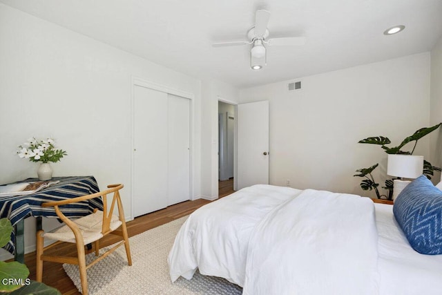 921 Topaz Ct, Ojai, CA 93023 - bedroom with ceiling fan, recessed lighting, wood finished floors, visible vents, and a closet