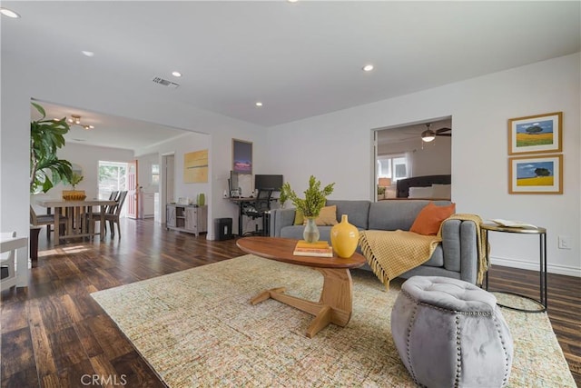 living area featuring ceiling fan, visible vents, wood finished floors, baseboards, and recessed lighting