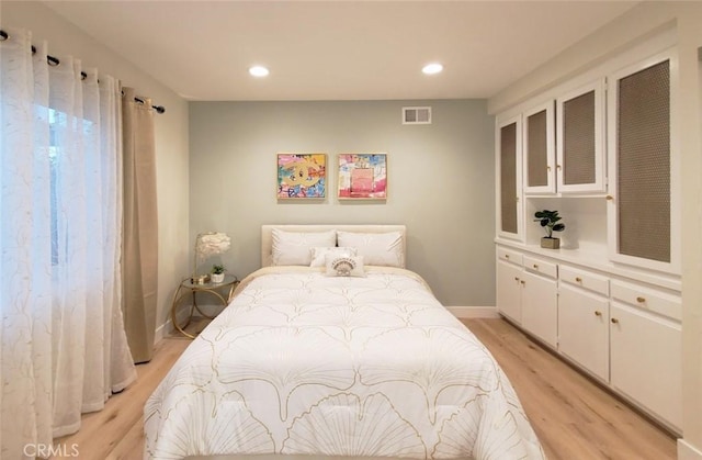 1427 N Cannon St, Orange, CA 92869 - bedroom featuring light wood-style floors, baseboards, recessed lighting, and visible vents