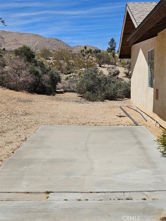 61391 Alta Vista Dr, Joshua Tree, CA 92252 - view of yard featuring a patio and a mountain view
