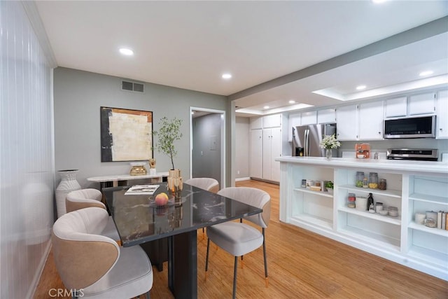 dining room with visible vents, recessed lighting, baseboards, and light wood-type flooring