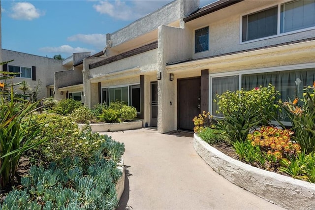 4321 Matilija Ave Unit 14, Sherman Oaks, CA 91423 - doorway to property with stucco siding