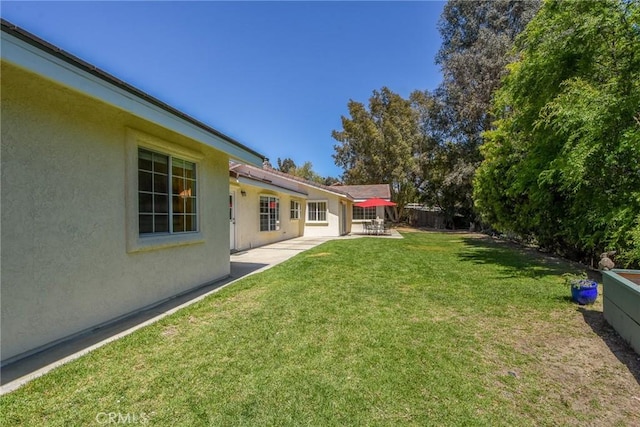 view of yard with a patio area