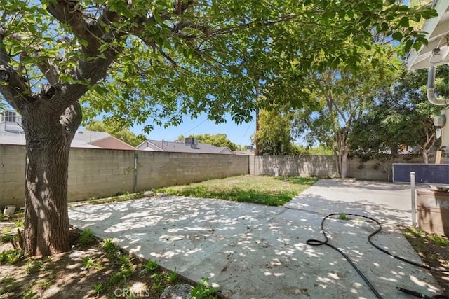 9451 Canterbury Ave, Arleta, CA 91331 - view of patio / terrace with a fenced backyard