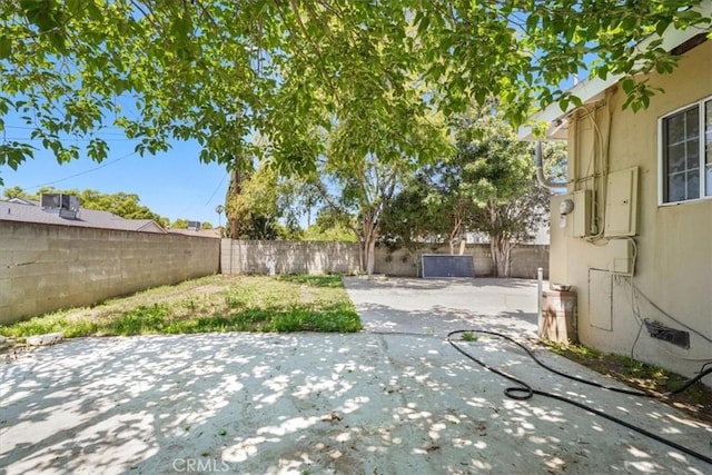9451 Canterbury Ave, Arleta, CA 91331 - fenced backyard with a patio