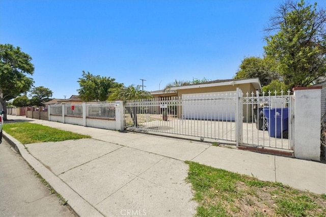 9451 Canterbury Ave, Arleta, CA 91331 - view of front facade featuring a fenced front yard
