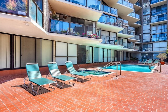 531 Esplanade Unit 714, Redondo Beach, CA 90277 - community pool with a patio and a community hot tub