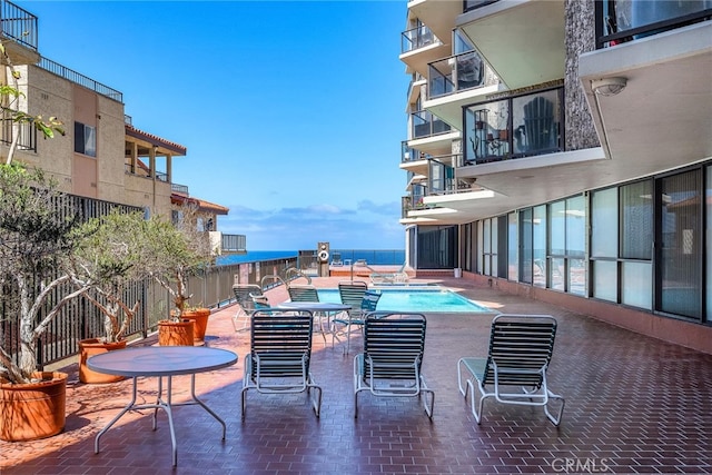 531 Esplanade Unit 714, Redondo Beach, CA 90277 - community pool with a patio area