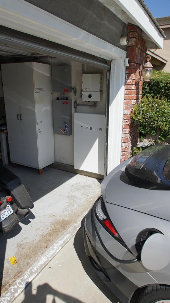 42944 Calle Reva, Temecula, CA 92592 - view of garage