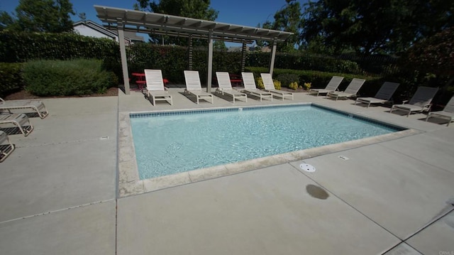 42944 Calle Reva, Temecula, CA 92592 - community pool featuring a patio area and a fenced backyard