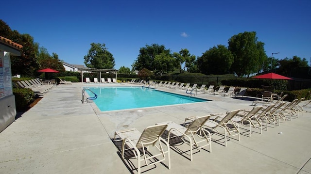 42944 Calle Reva, Temecula, CA 92592 - community pool with a patio area