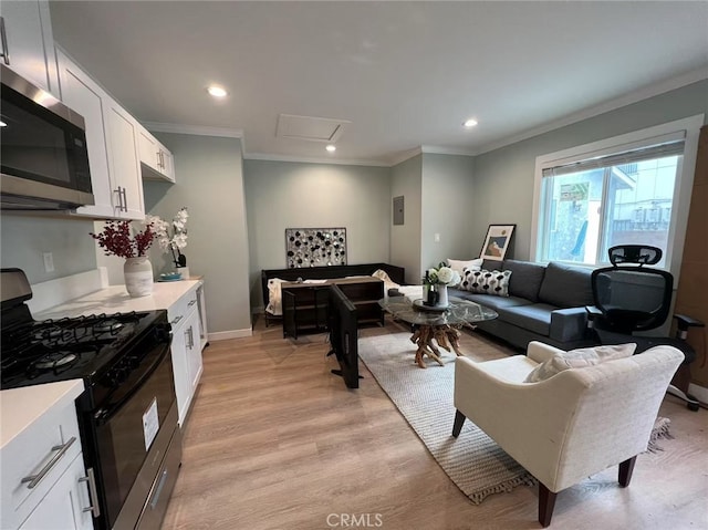 living area with crown molding, light wood-style floors, attic access, recessed lighting, and baseboards