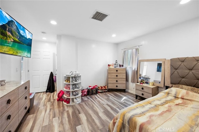 844W 105th St, Los Angeles, CA 90044 - bedroom featuring light wood-type flooring and recessed lighting