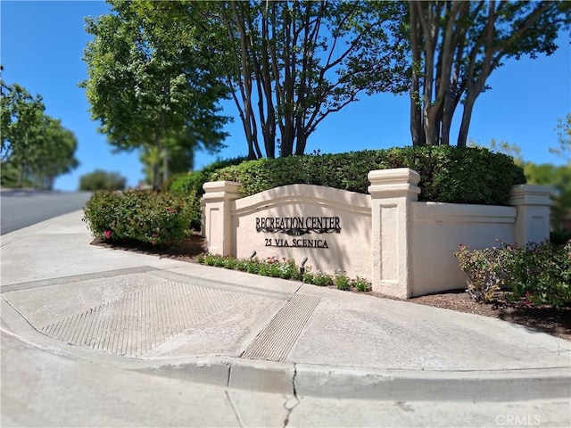33 Corte Rivera, Lake Elsinore, CA 92532 - view of community sign