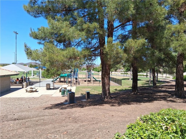 33 Corte Rivera, Lake Elsinore, CA 92532 - view of surrounding community