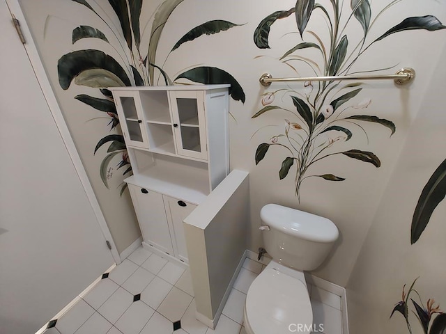 bathroom with toilet, tile patterned floors, and baseboards
