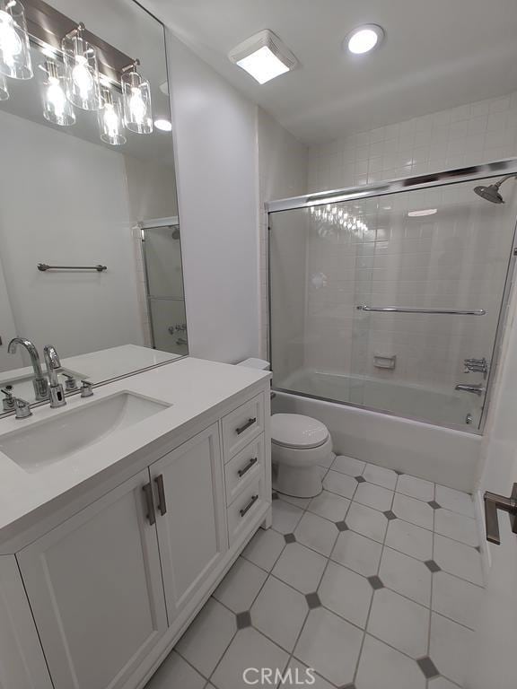full bathroom featuring recessed lighting, toilet, bath / shower combo with glass door, and vanity