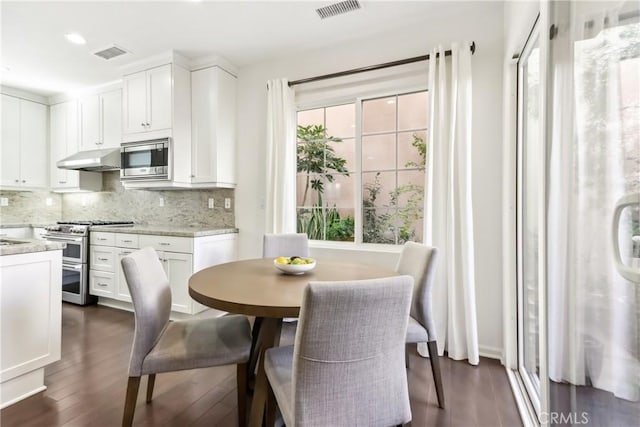 dining room with dark wood-style floors and recessed lighting