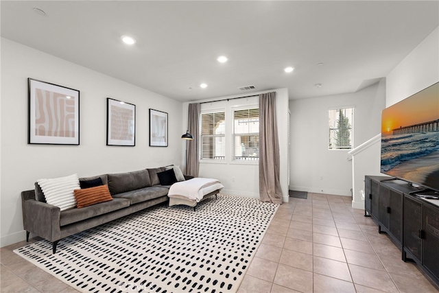 living area featuring visible vents, recessed lighting, baseboards, and light tile patterned flooring