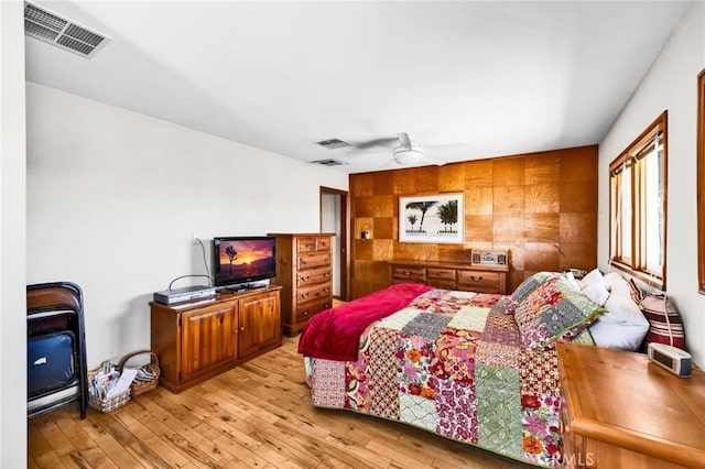 bedroom with visible vents, light wood finished floors, and ceiling fan