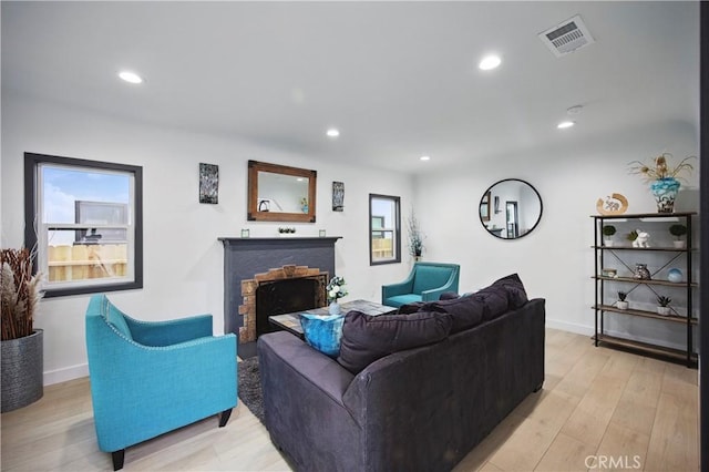 living area with recessed lighting, visible vents, and light wood-type flooring