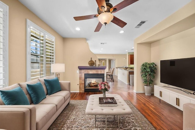 living room with visible vents, a ceiling fan, wood finished floors, and recessed lighting