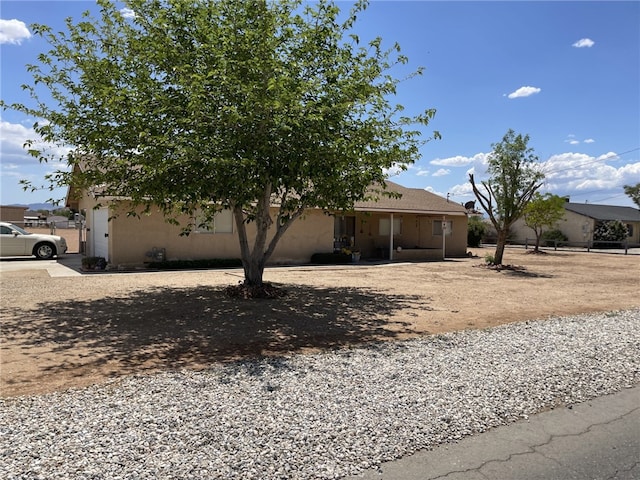 20631 Zuni Rd, Apple Valley, CA 92307 - view of front of house featuring stucco siding