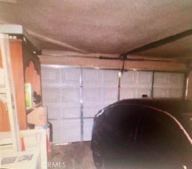 20631 Zuni Rd, Apple Valley, CA 92307 - view of garage
