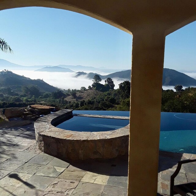 944 Rainbow Crest Rd, Fallbrook, CA 92028 - view of pool featuring a mountain view and an in-ground hot tub