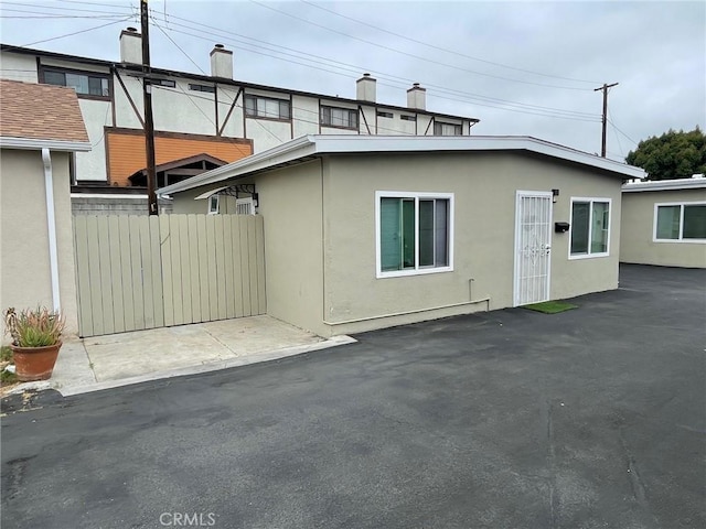 539 E 223rd St, Carson, CA 90745 - view of front facade featuring stucco siding and a chimney