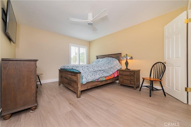 bedroom with light wood finished floors, baseboards, and ceiling fan