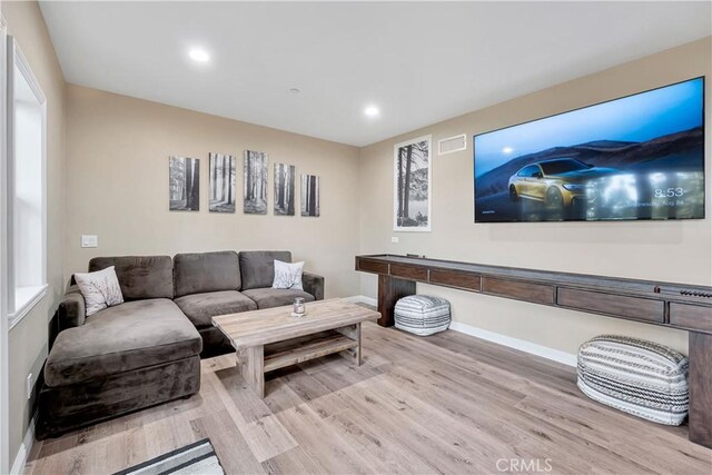 1119 Brentwood Dr, Lake Arrowhead, CA 92352 - living area with recessed lighting, baseboards, visible vents, and light wood-type flooring