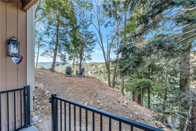 1119 Brentwood Dr, Lake Arrowhead, CA 92352 - view of yard