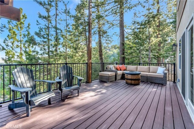 1119 Brentwood Dr, Lake Arrowhead, CA 92352 - wooden terrace featuring an outdoor living space