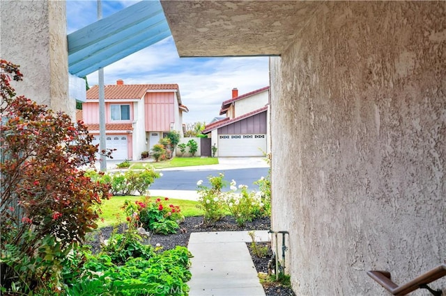 8913 La Dona Ct, Fountain Valley, CA 92708 - view of yard featuring a garage