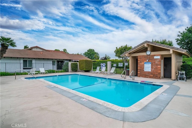 8913 La Dona Ct, Fountain Valley, CA 92708 - community pool with fence and a patio area