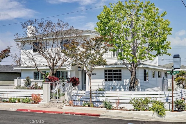 view of front of property with a fenced front yard