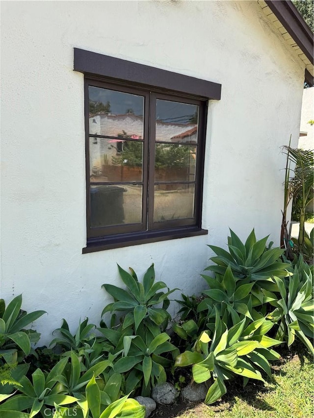 1960 Olive Way, Pasadena, CA 91104 - exterior view of stucco siding