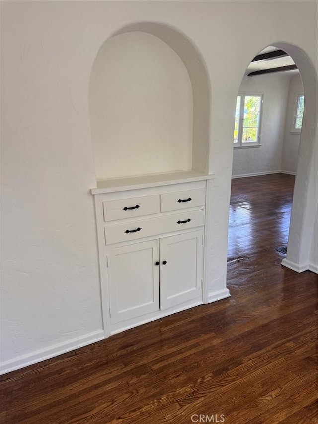 1960 Olive Way, Pasadena, CA 91104 - detailed view of wood finished floors, arched walkways, and baseboards