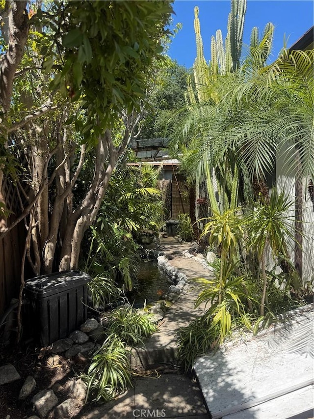 1960 Olive Way, Pasadena, CA 91104 - view of yard with fence