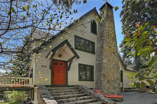 242 Holiday Dr, Lake Arrowhead, CA 92352 - view of front of property featuring a chimney