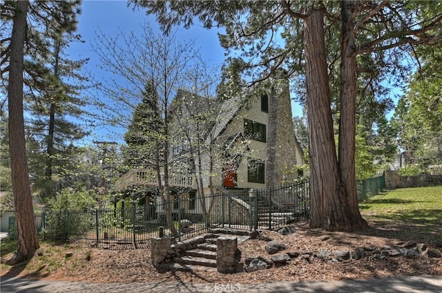 242 Holiday Dr, Lake Arrowhead, CA 92352 - view of front of home featuring a chimney and fence private yard