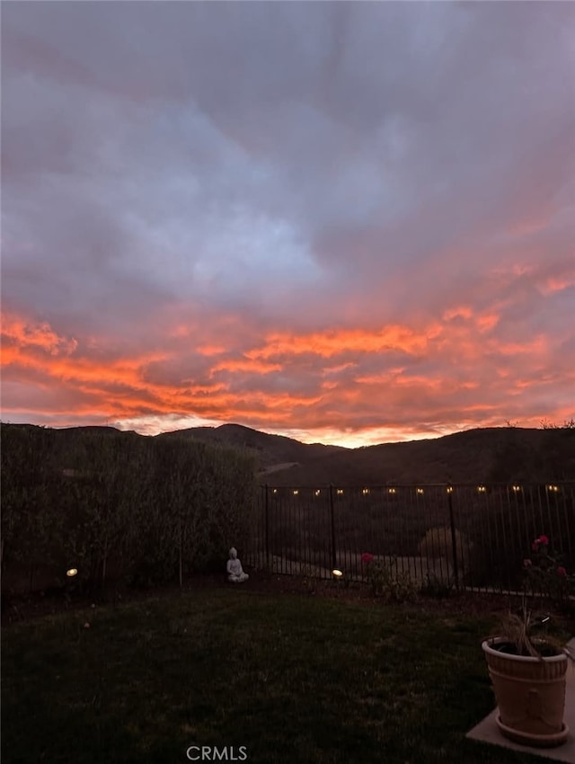 view of yard with fence and a mountain view