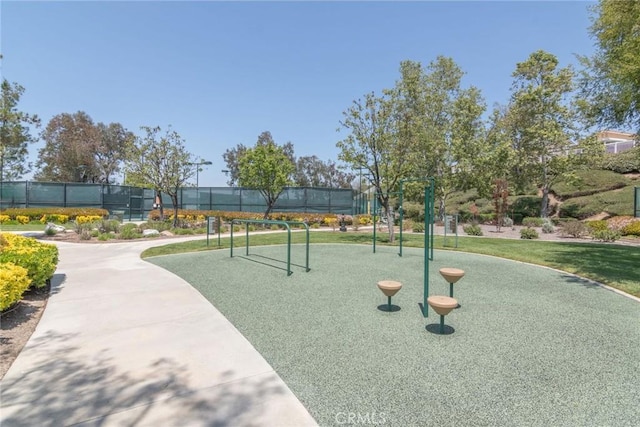 39312 Beringer Dr, Murrieta, CA 92563 - view of home's community featuring fence